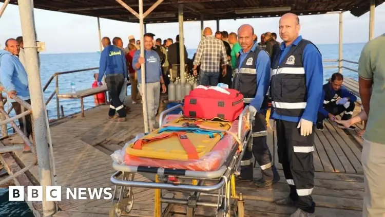 Egypt tourist boat sinks Red Sea