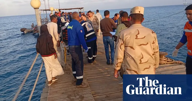 Egypt tourist boat sinks Red Sea