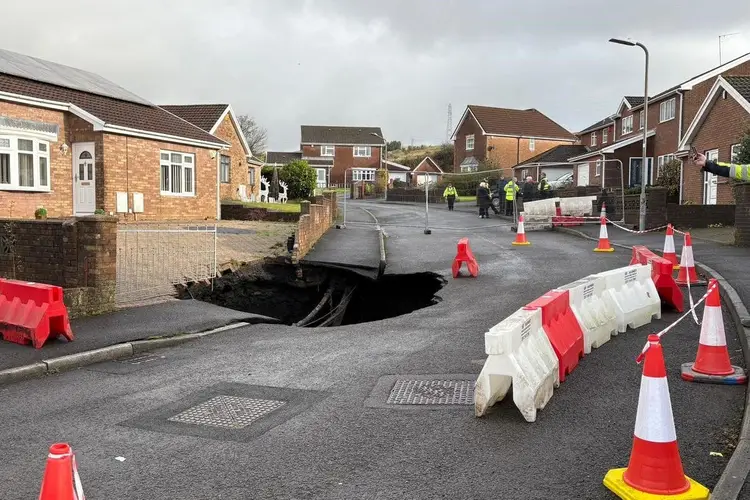 Giant sinkhole Merthyr Tydfil